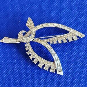 1940-s MARCEL BOUCHER SIGNED BIG VINTAGE BOW BROOCH WITH SPARKLING CLEAR CRYSTAL